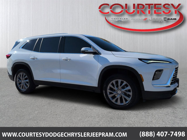 Used 2025 Buick Enclave Preferred FWD image 1