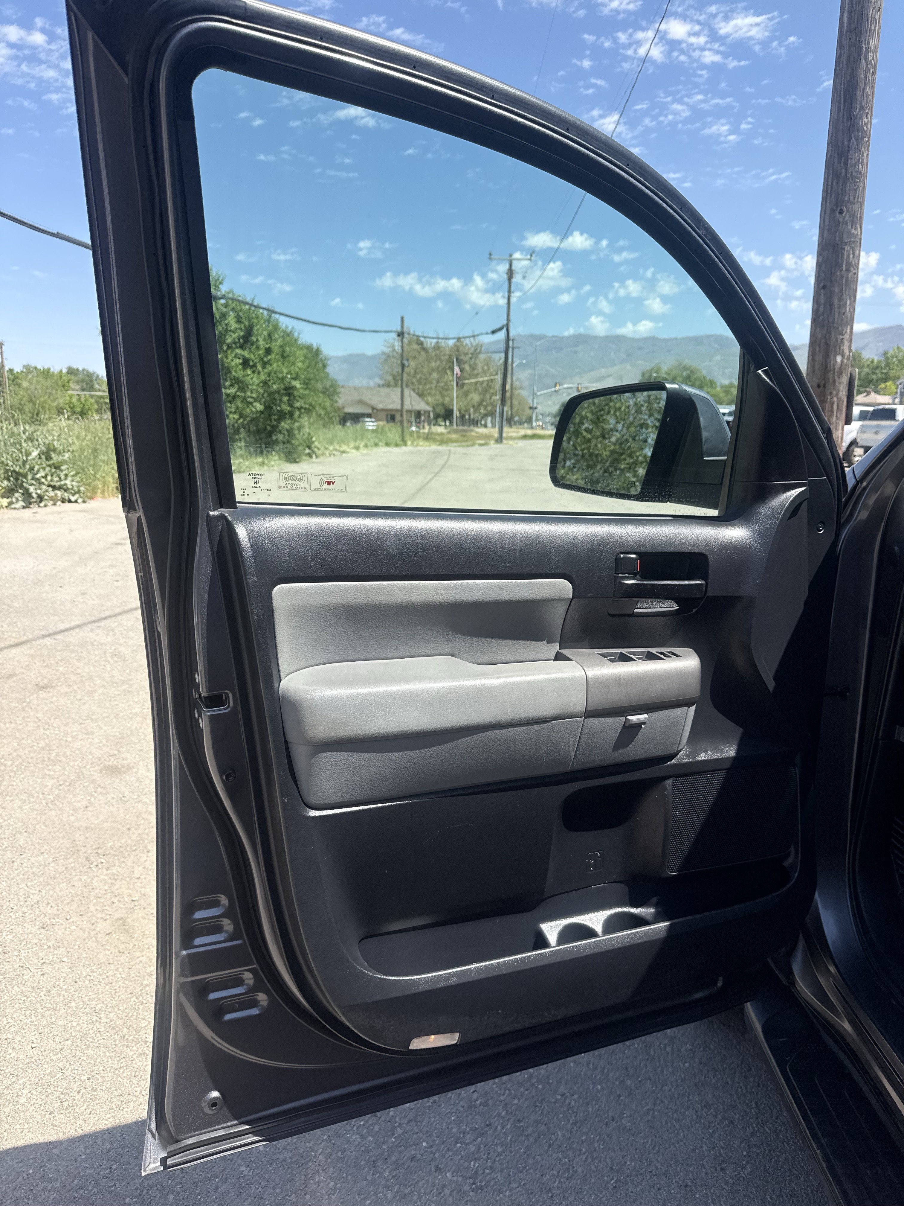 Used 2017 Toyota Sequoia SR5 AWD/4WD image 17