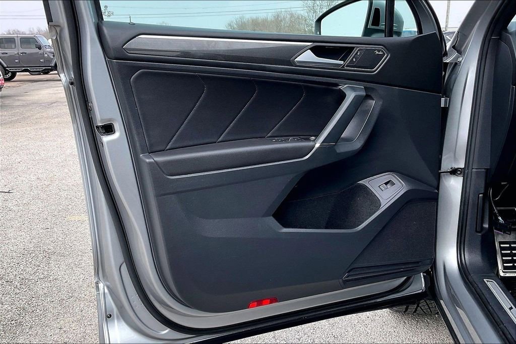 Used 2020 Volkswagen Tiguan SEL Premium R-Line image 17