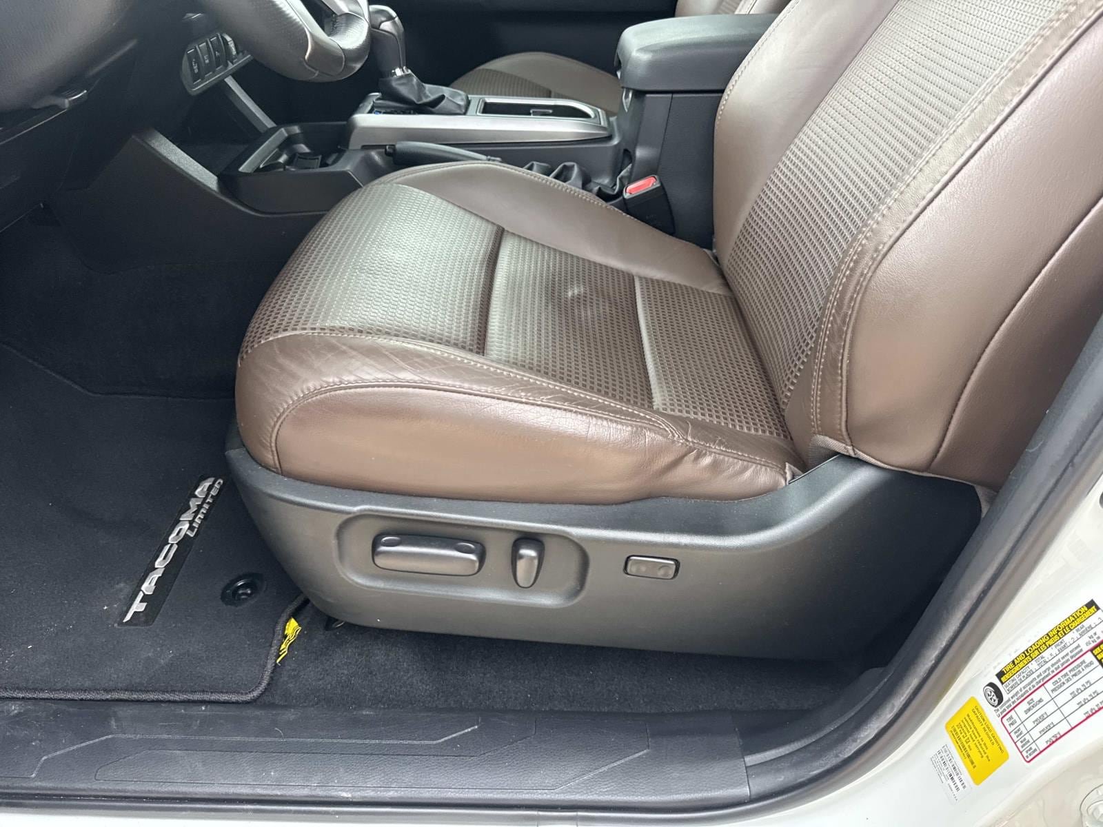 Used 2022 Toyota Tacoma Limited AWD/4WD image 16