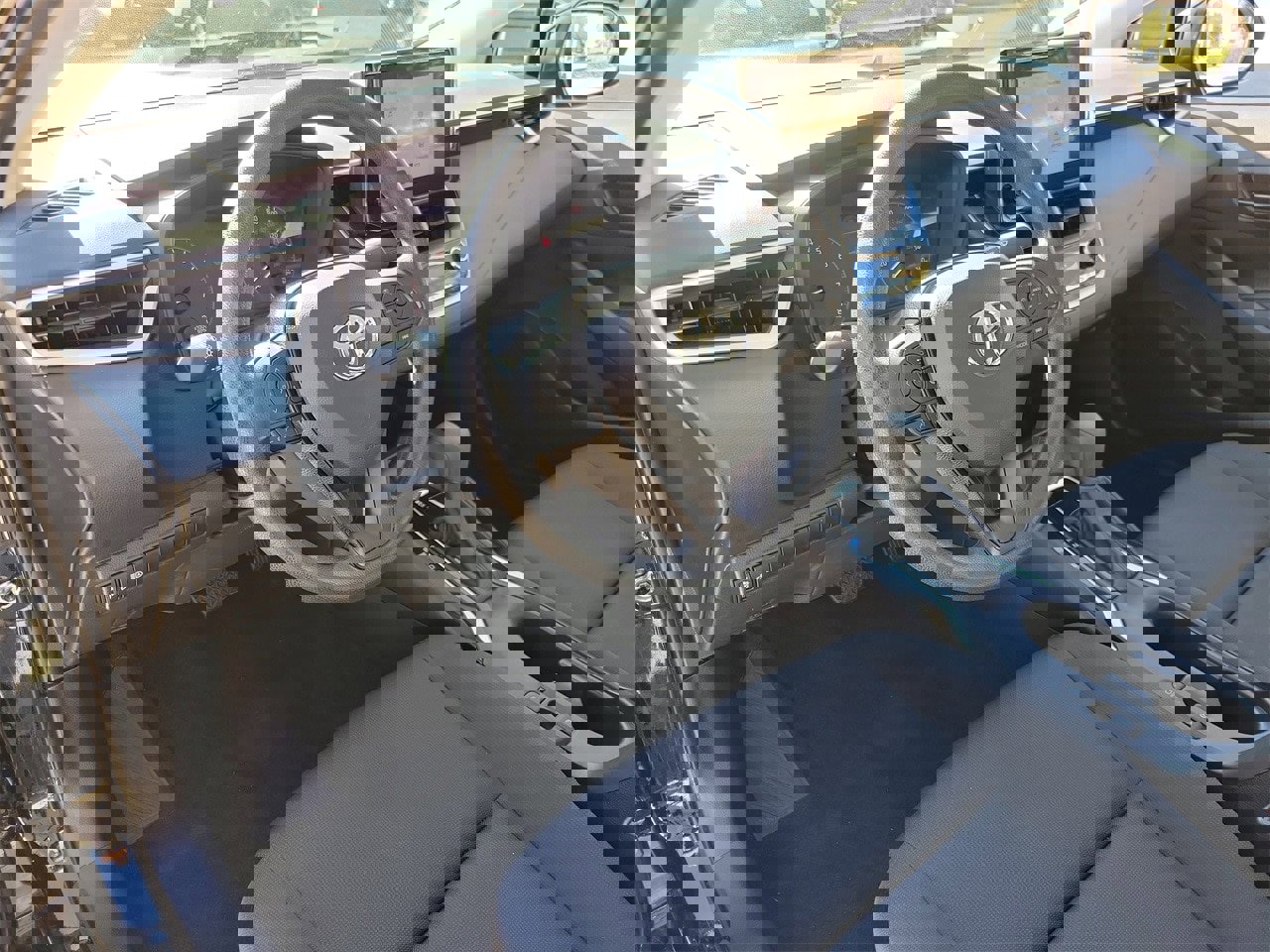 Used 2025 Toyota Corolla LE image 15