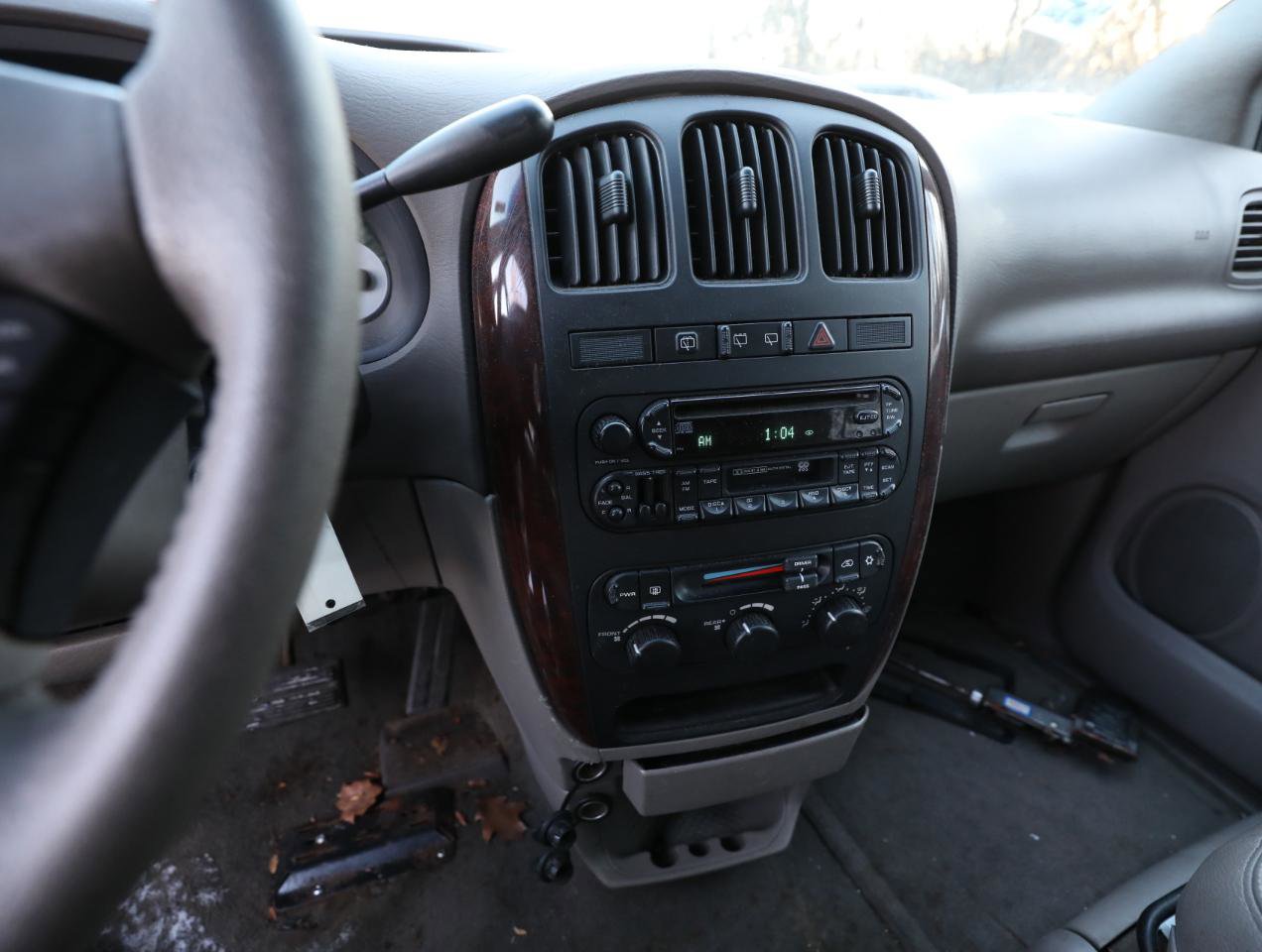 Used 2002 Chrysler Town & Country EX image 17