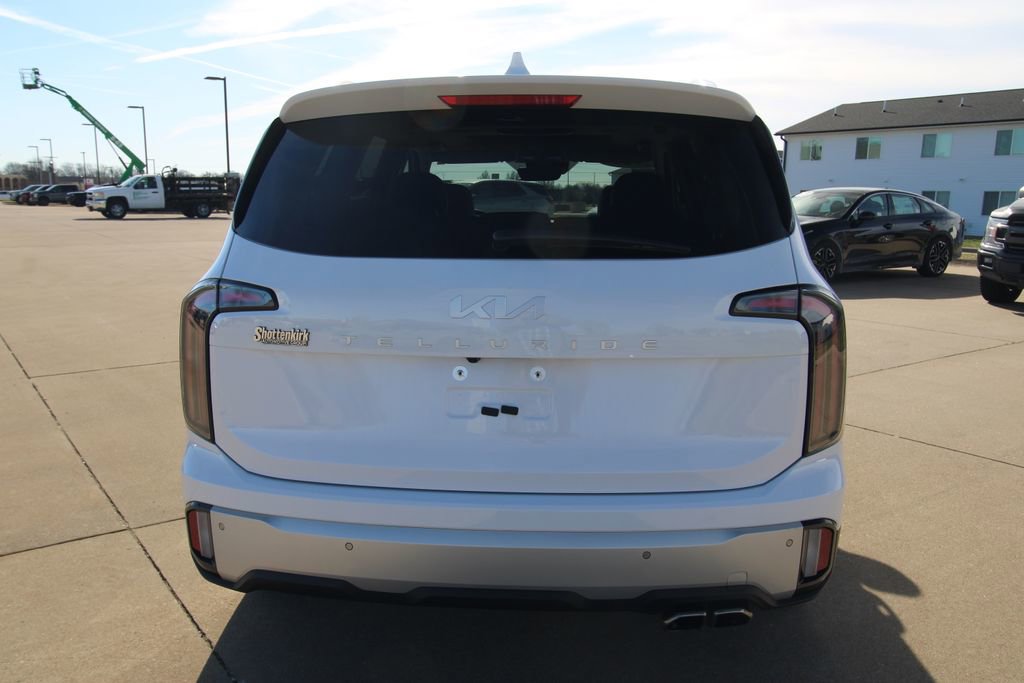 Used 2024 Kia Telluride EX w/ EX Captain's Chair Package image 16