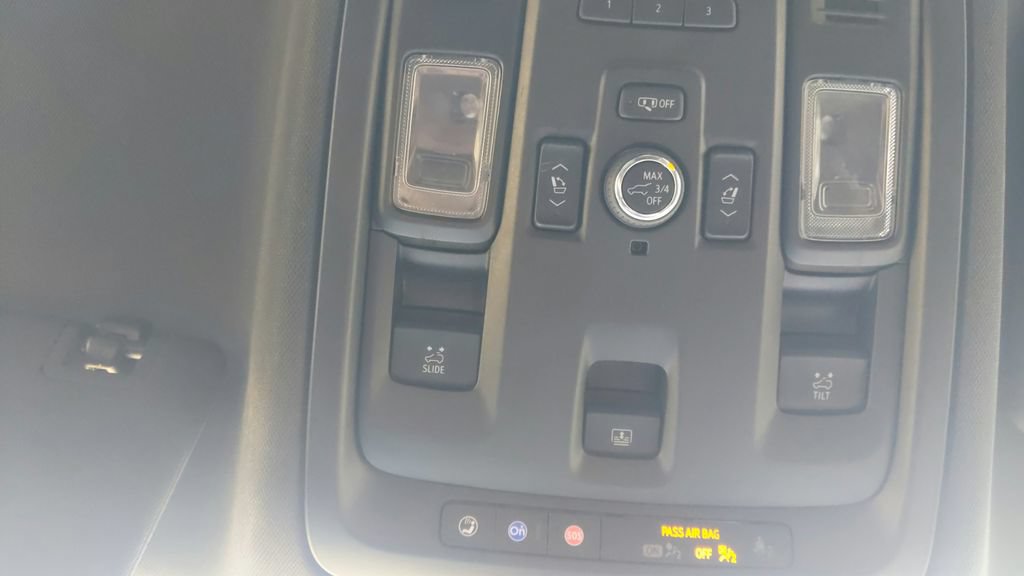 Used 2022 Chevrolet Suburban LT w/ LT Signature Plus Package RWD image 27