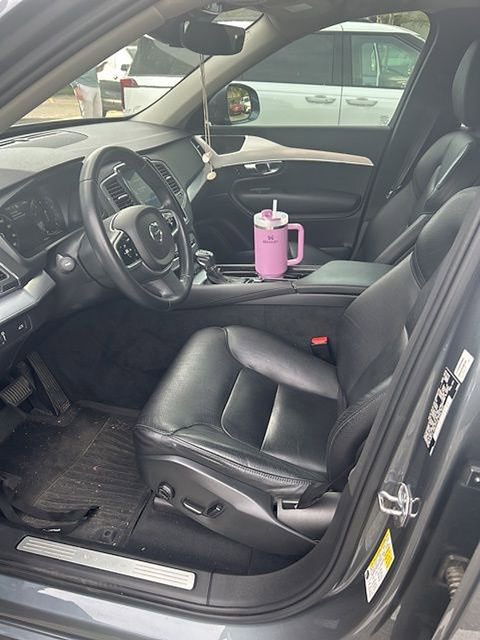 Used 2018 Volvo XC90 T6 Momentum w/ Convenience Package image 10