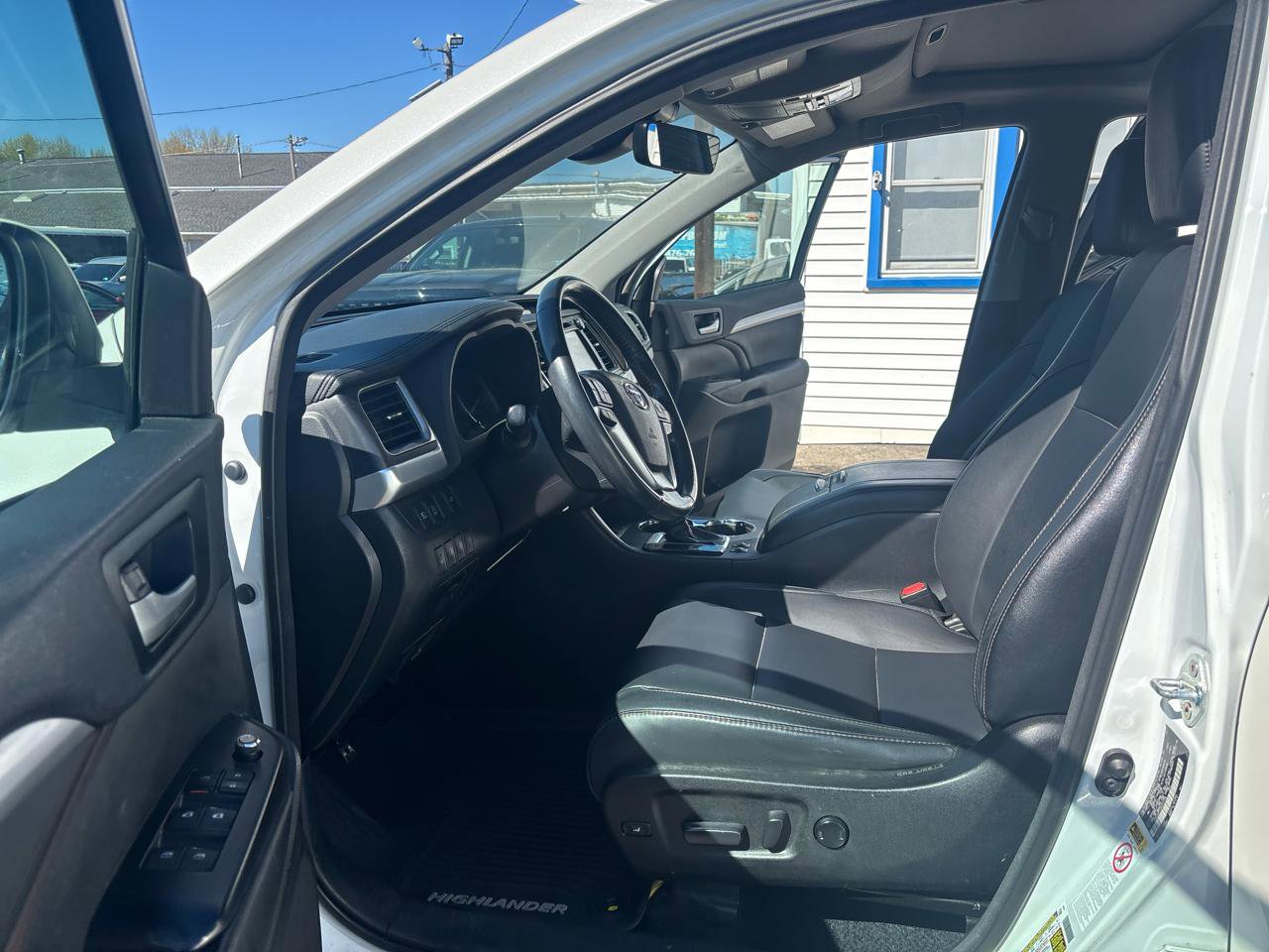 Used 2017 Toyota Highlander XLE image 21