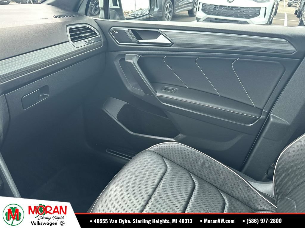 Used 2022 Volkswagen Tiguan SEL R-Line AWD/4WD image 33