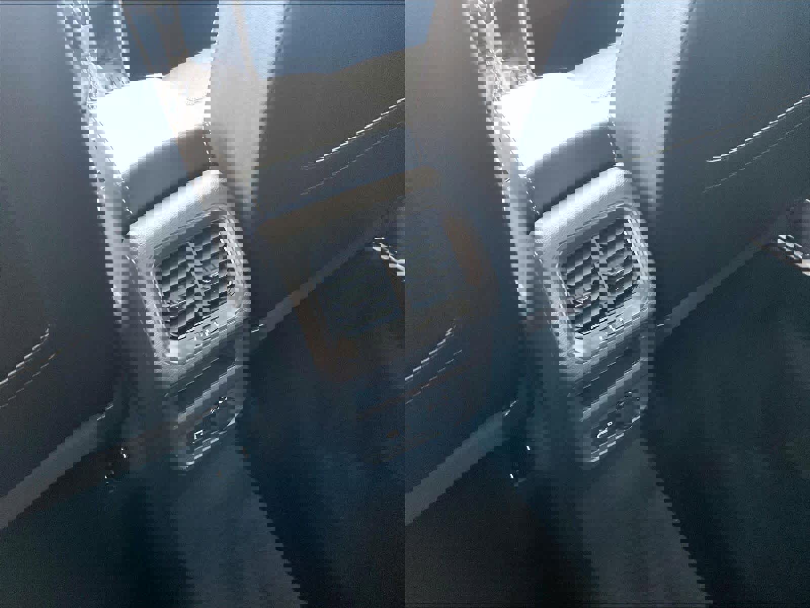 Used 2022 Volkswagen Tiguan SEL R-Line image 28