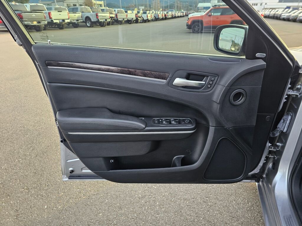 Used 2014 Chrysler 300 C w/ Light Group image 16