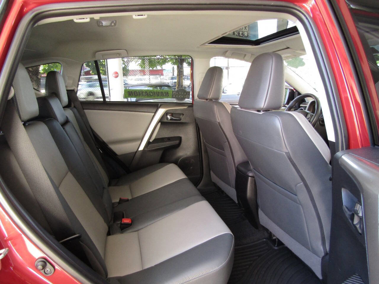 Used 2015 Toyota RAV4 Limited image 22