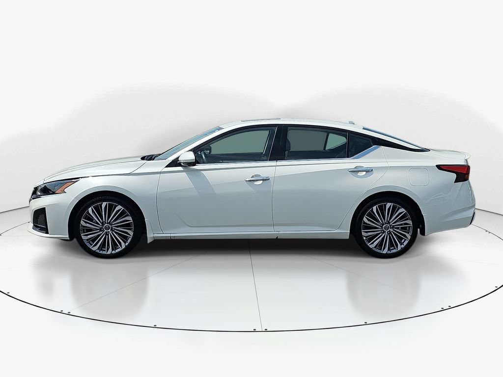 Used 2025 Nissan Altima 2.5 SL FWD image 10