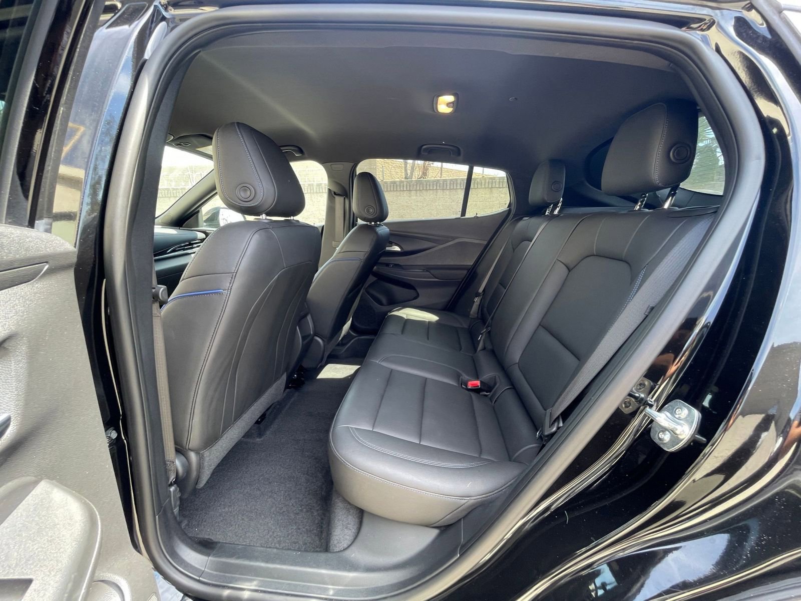 Used 2025 Buick Envista Sport Touring image 27