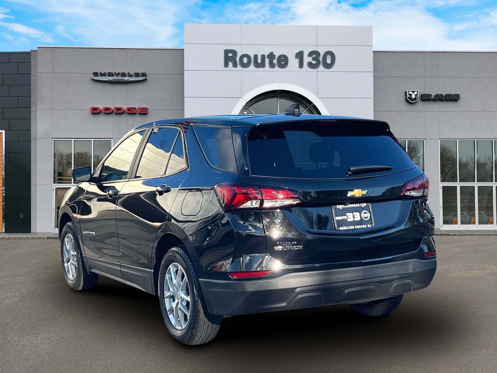 Used 2024 Chevrolet Equinox LS w/ LS Convenience Package FWD image 3