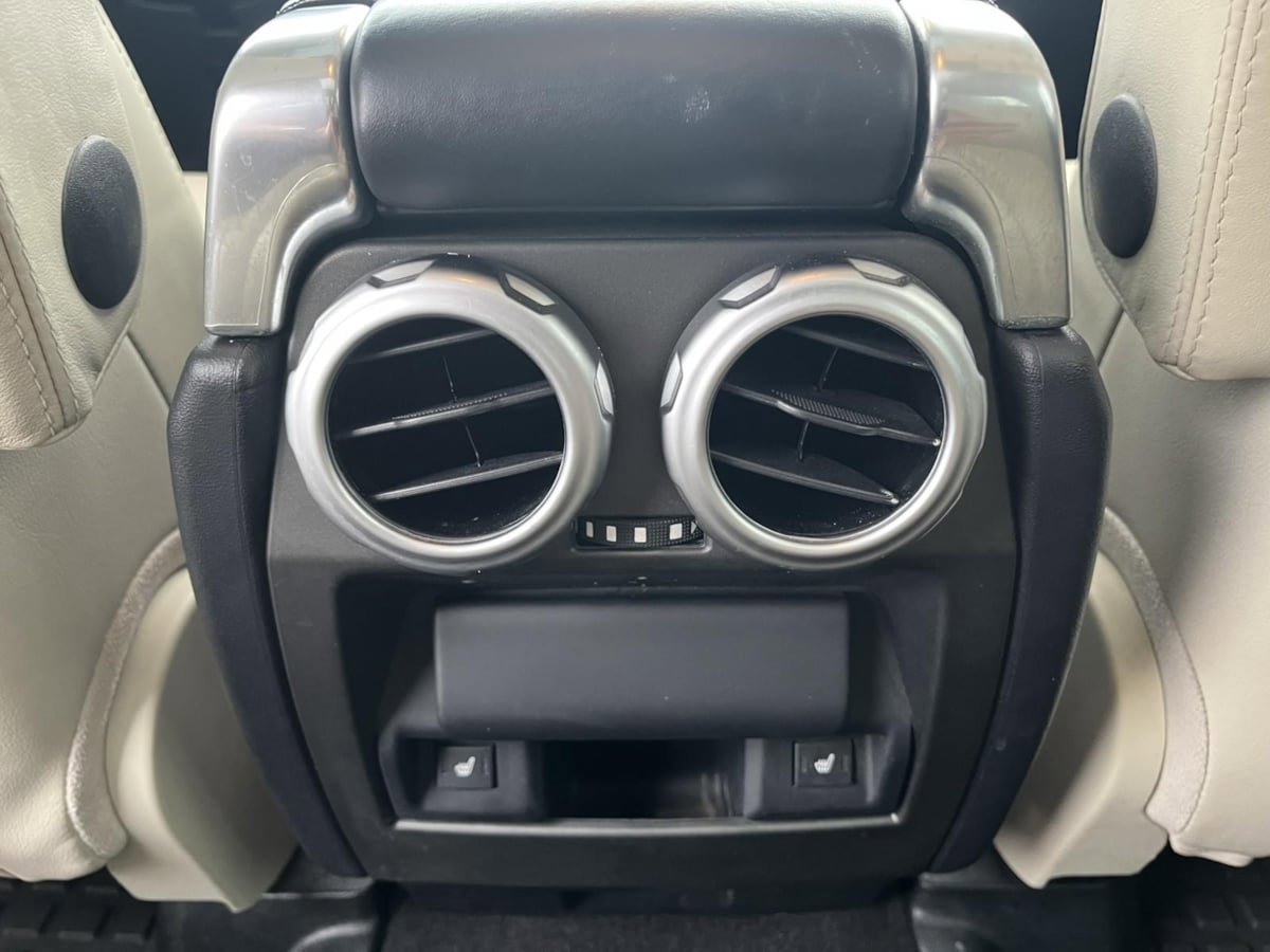 Used 2015 Land Rover LR4 HSE LUX image 28