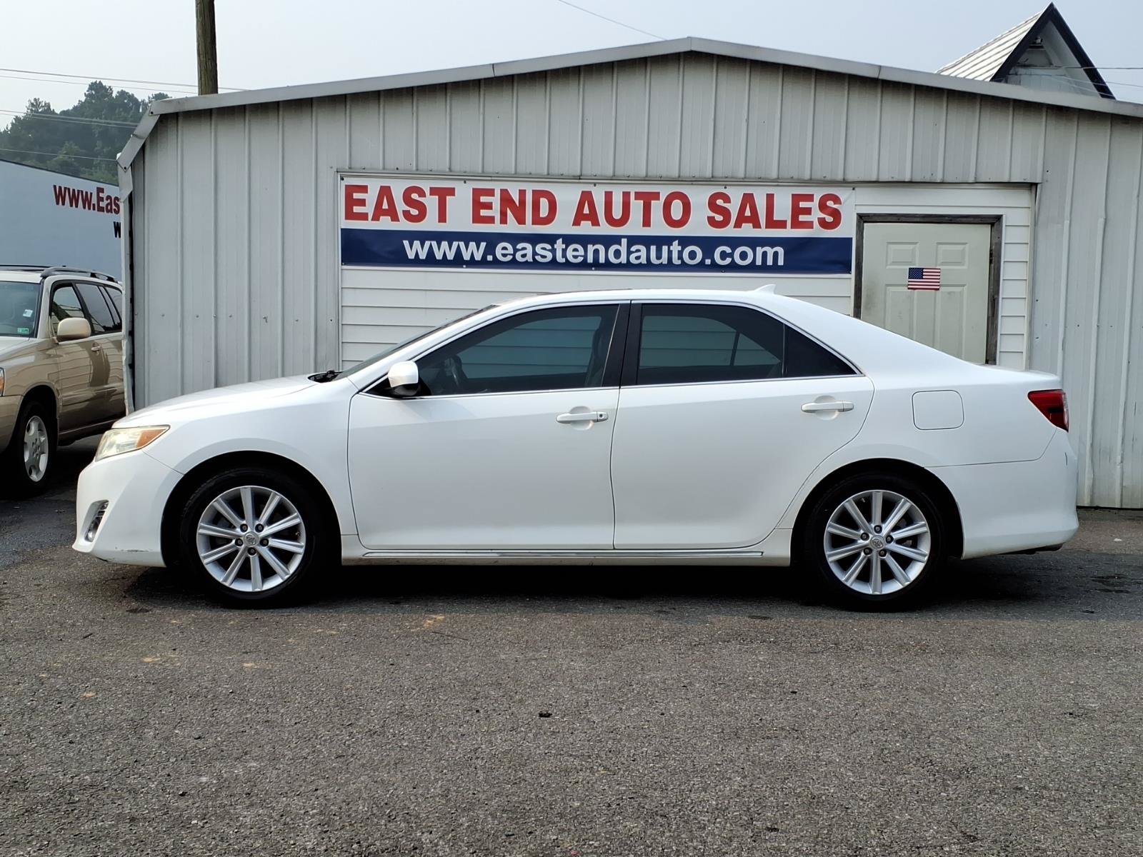 Used 2013 Toyota Camry XLE FWD image 2