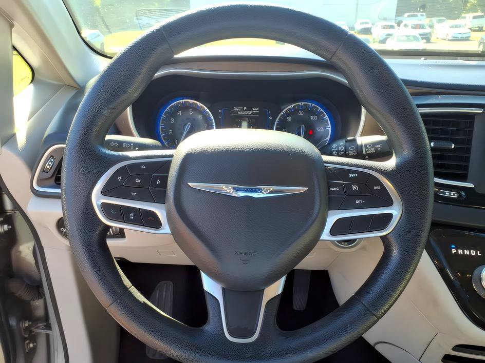 Used 2021 Chrysler Voyager Lxi FWD image 23