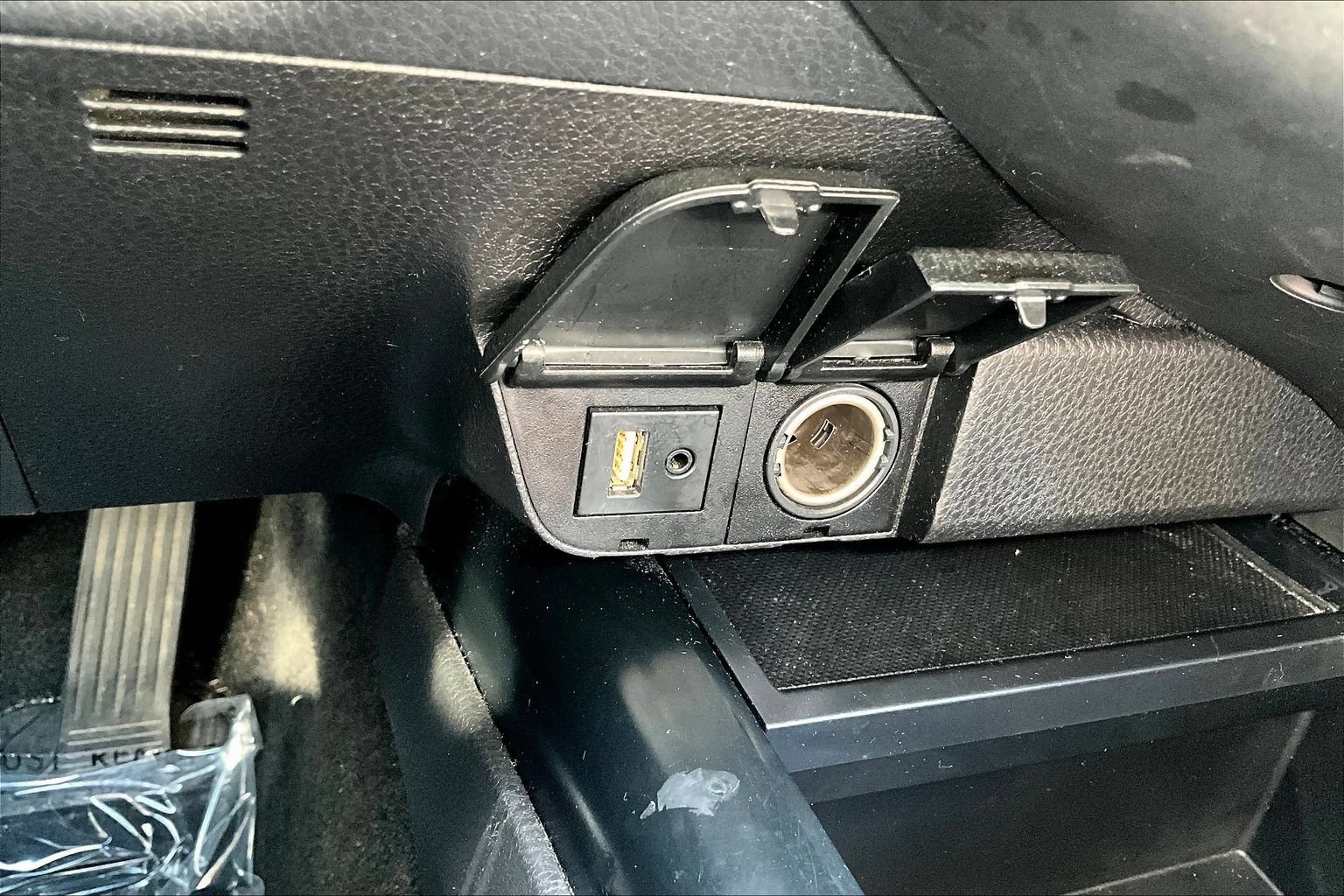 Used 2018 Toyota Camry SE FWD image 12