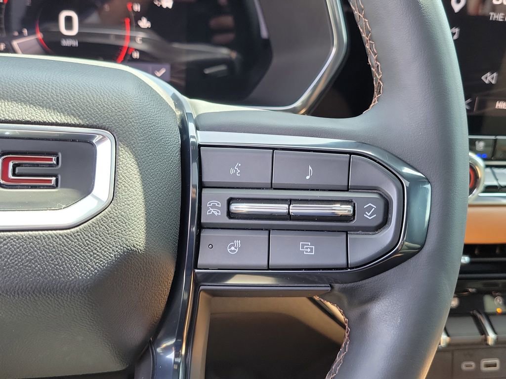 Used 2023 GMC Canyon AT4 w/ AT4 Premium Package AWD/4WD image 6