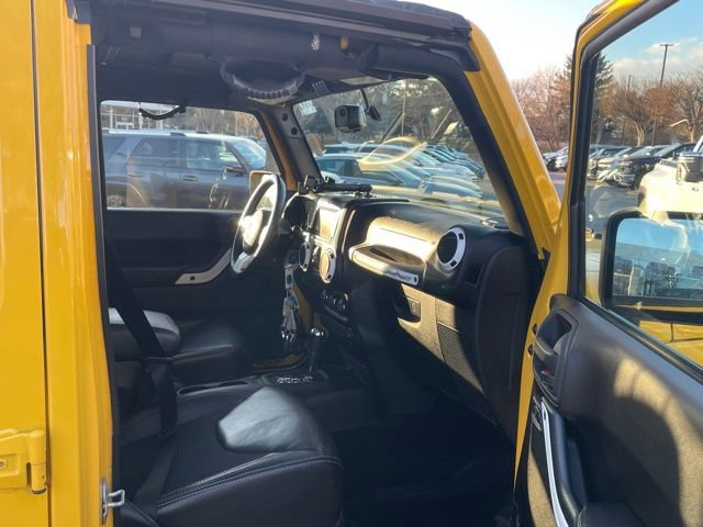 Used 2015 Jeep Wrangler Unlimited Sahara image 23