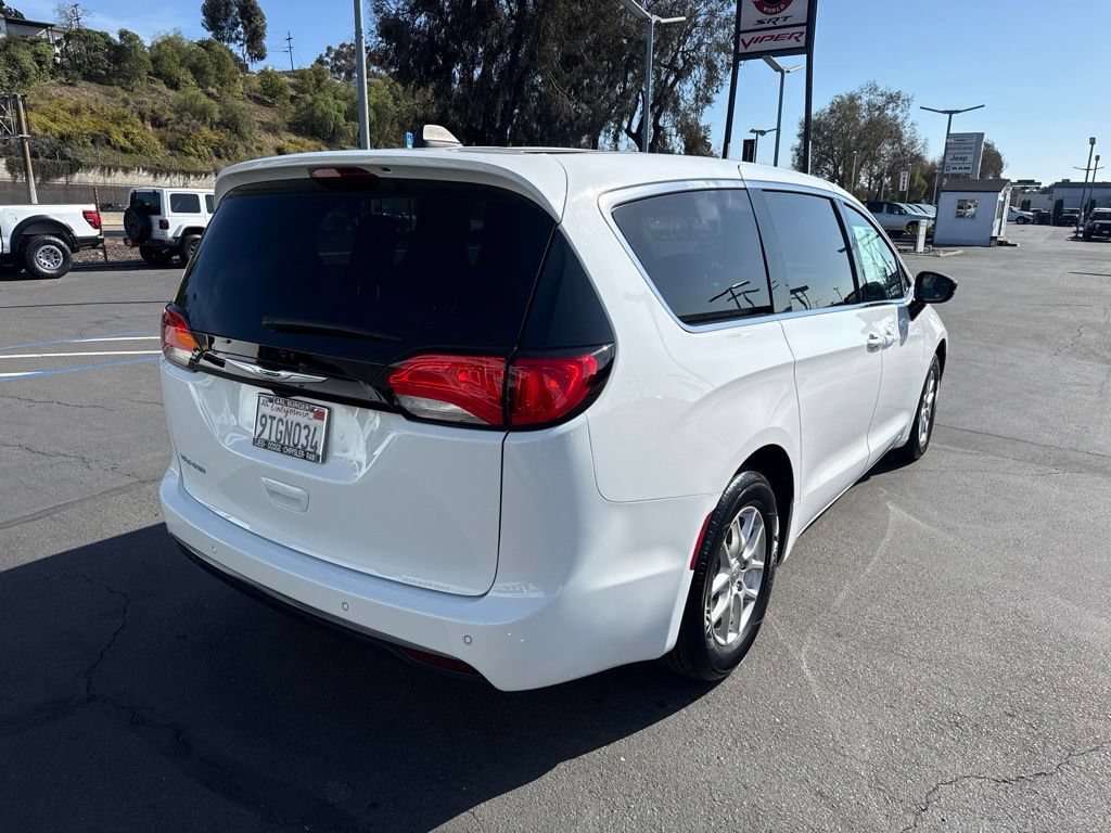 Used 2025 Chrysler Voyager LX FWD image 8