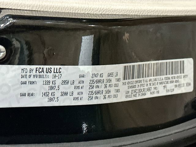 Used 2018 Chrysler Pacifica Touring-L w/ Tire & Wheel Group FWD image 34