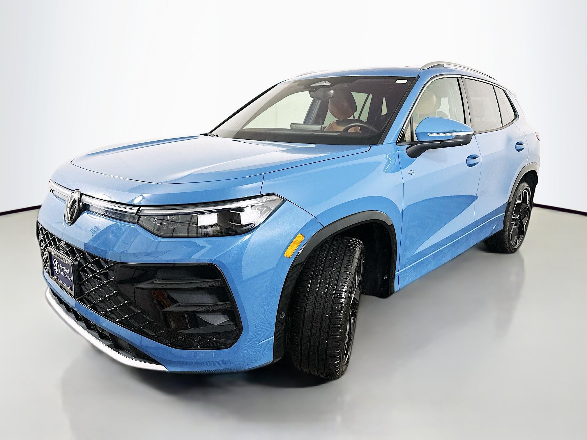 Certified 2025 Volkswagen Tiguan SEL R-Line AWD/4WD image 4