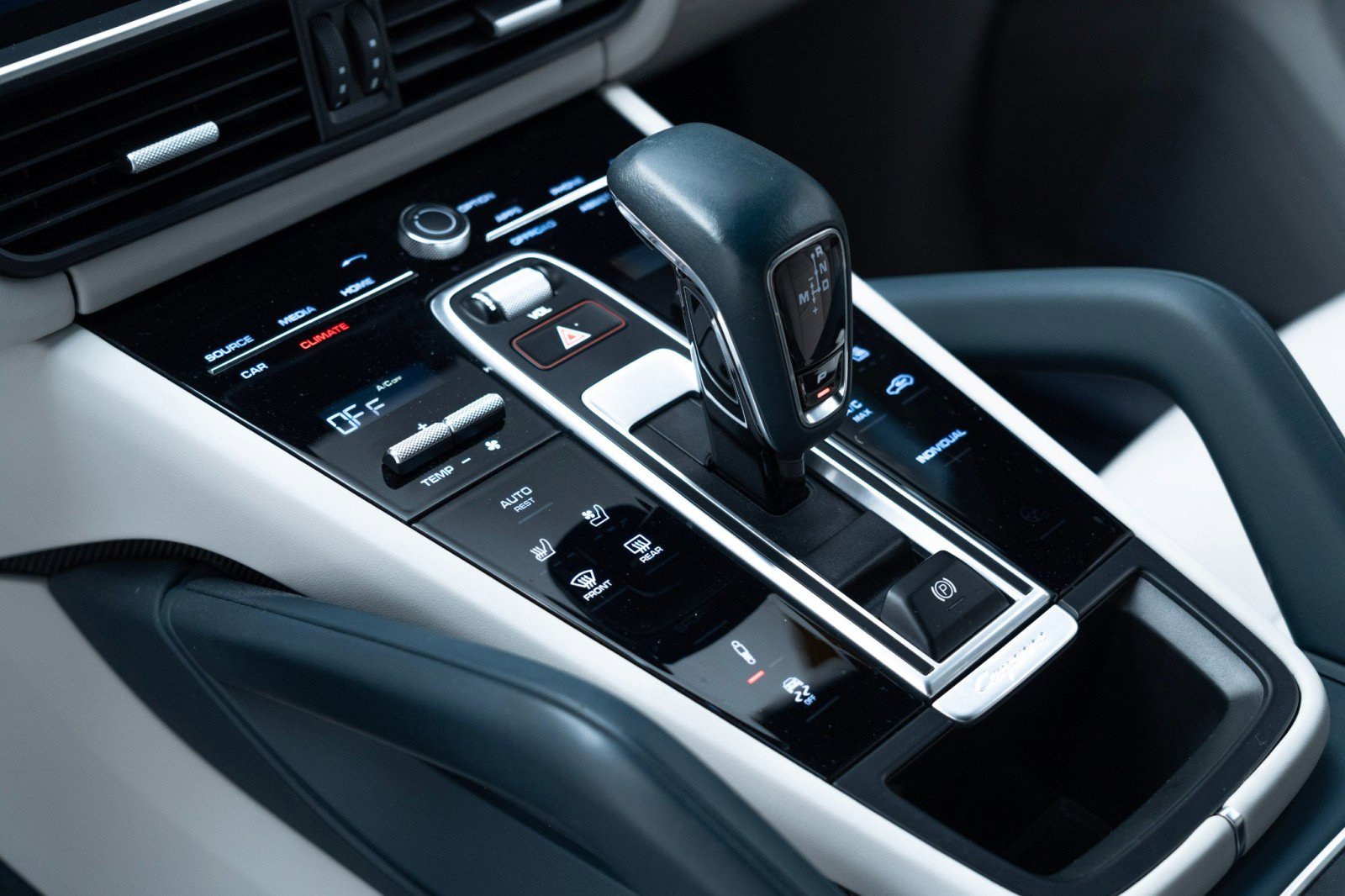 Certified 2022 Porsche Cayenne E-Hybrid image 27