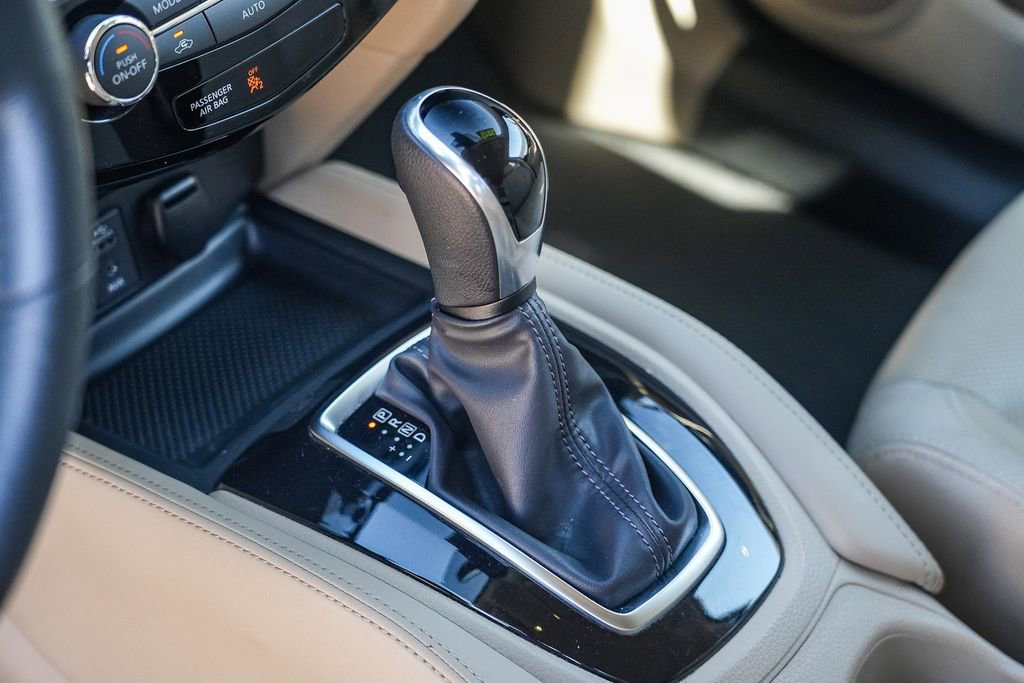 Used 2017 Nissan Rogue SL image 19