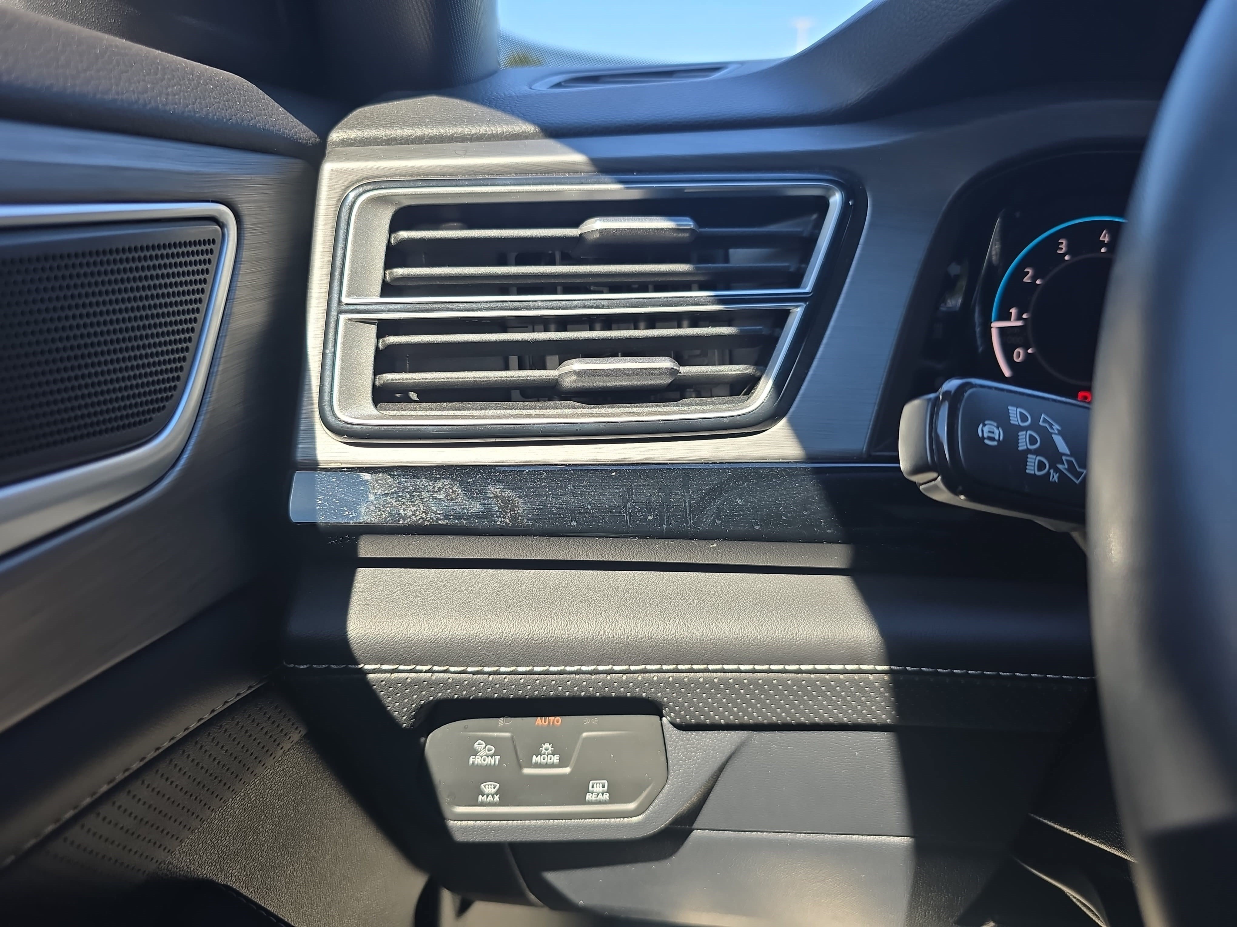 Used 2024 Volkswagen Atlas Cross Sport SE FWD image 25