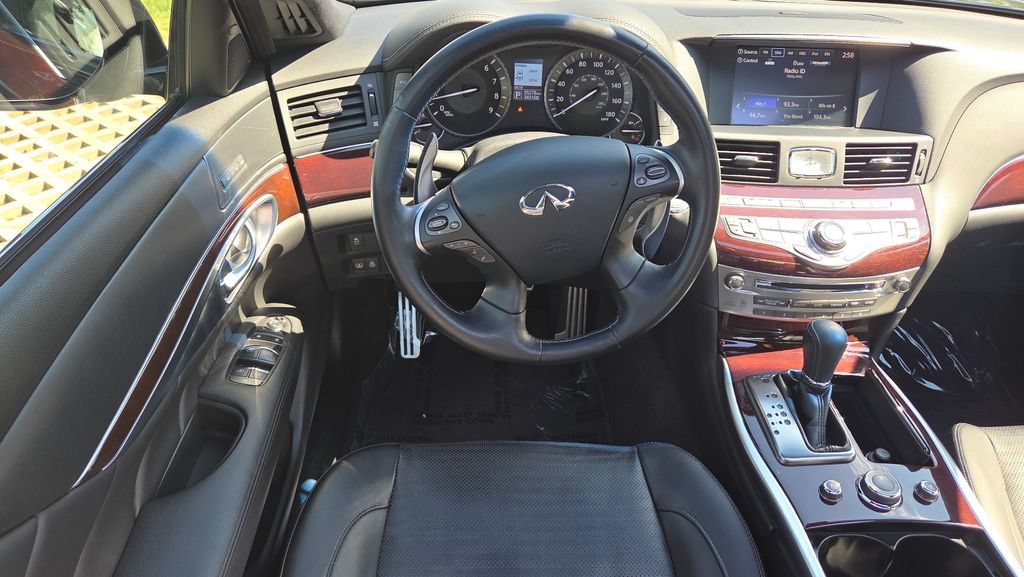 Used 2019 INFINITI Q70 Luxe w/ Sport Package AWD/4WD image 18