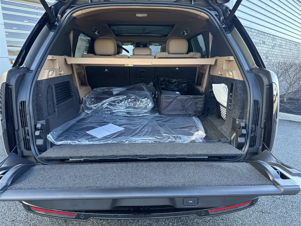 New 2026 Land Rover Range Rover Long Wheelbase SE image 6