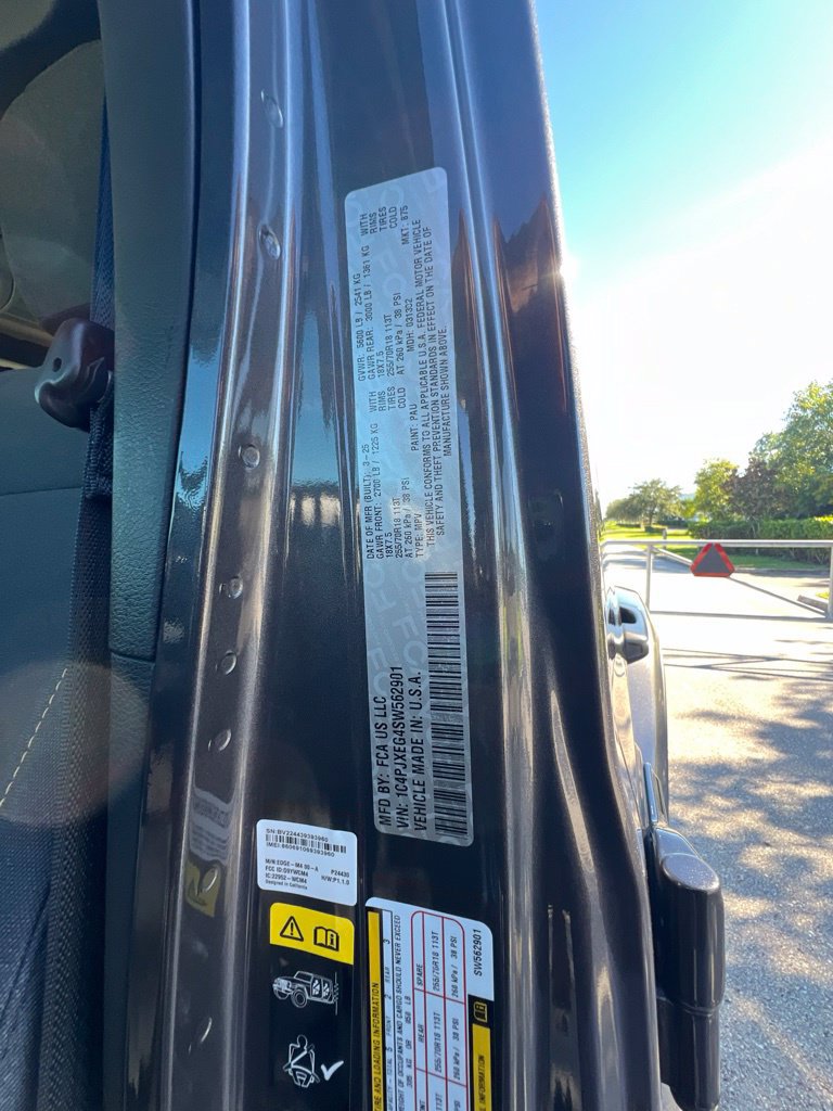 Certified 2025 Jeep Wrangler Unlimited Sahara w/ Technology Group AWD/4WD image 31