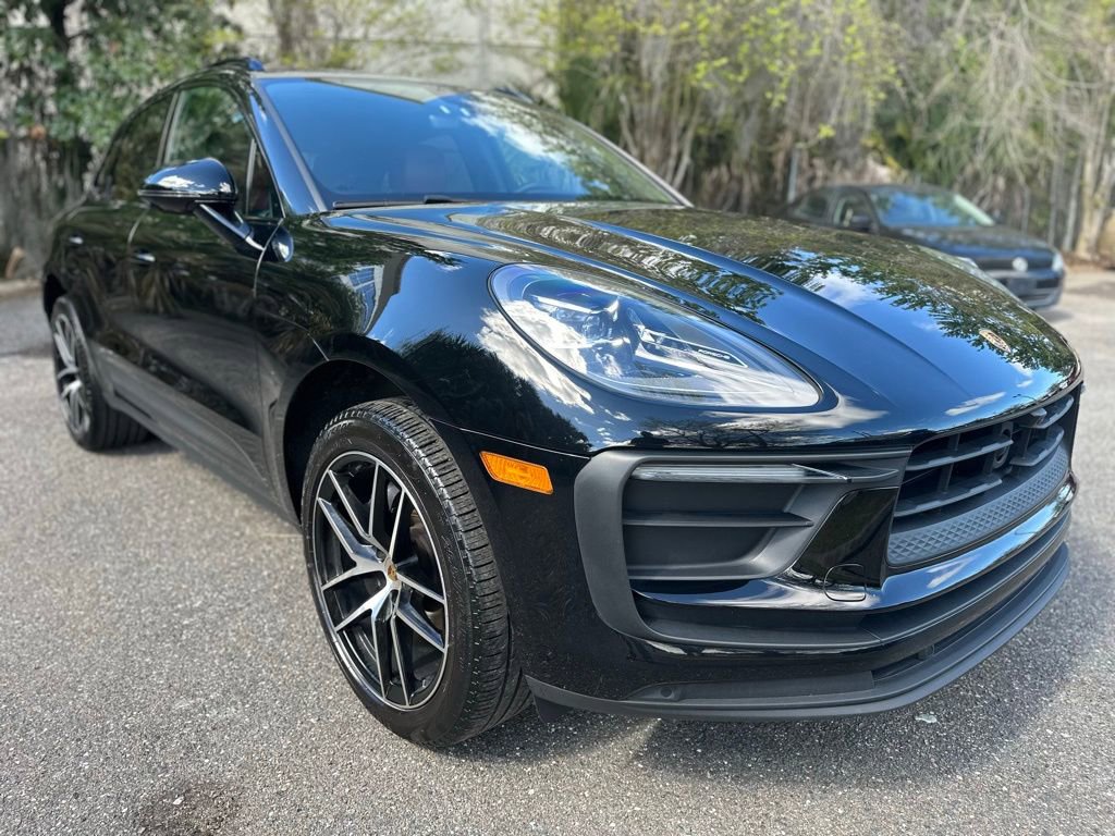 Used 2023 Porsche Macan image 2