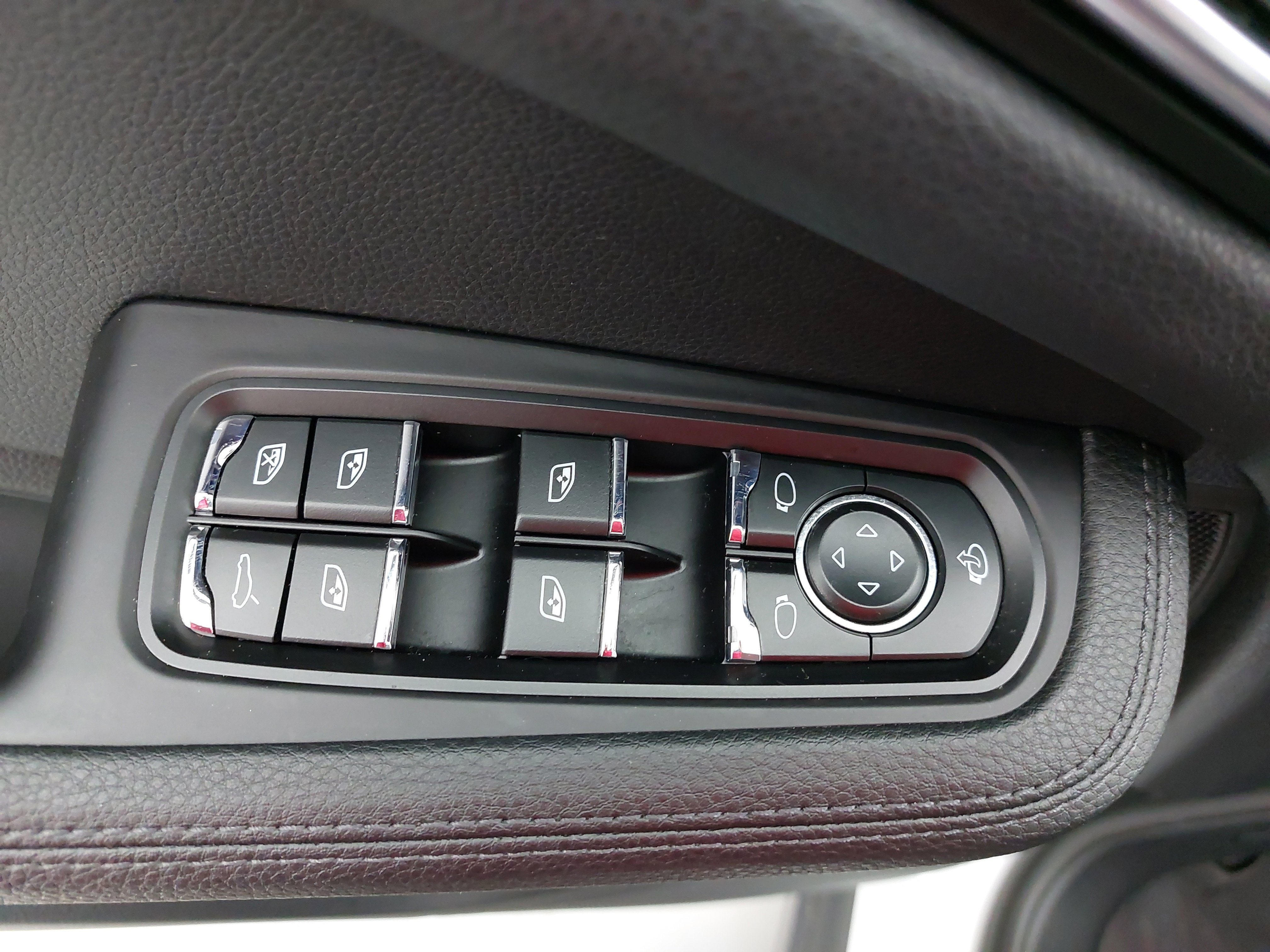 Used 2023 Porsche Macan image 29