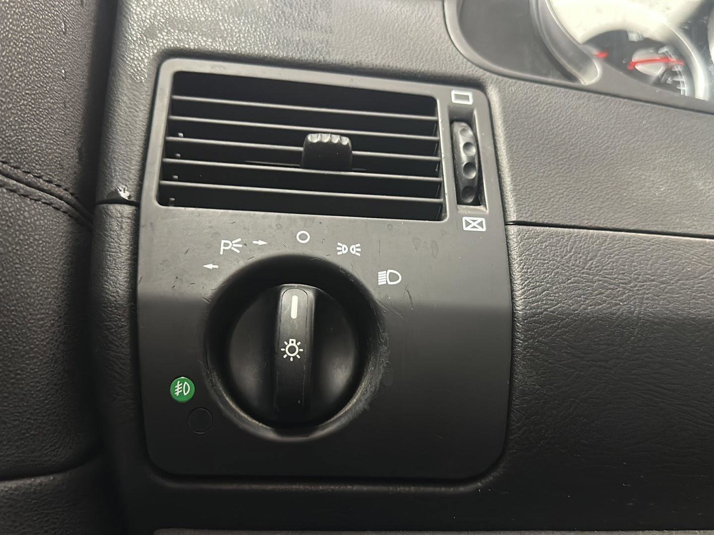 Used 2005 Chrysler Crossfire Limited RWD image 12
