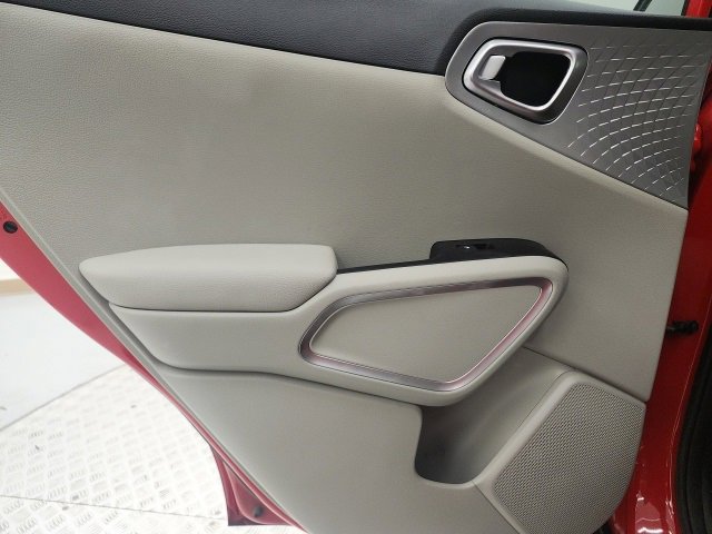 Used 2022 Kia Soul LX image 9