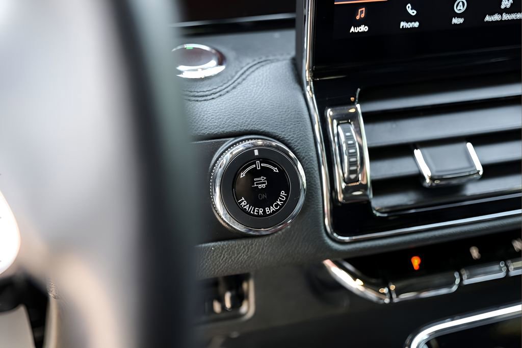 Used 2023 Lincoln Navigator L Reserve AWD/4WD image 18