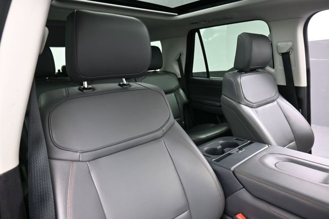 Used 2025 Ford Expedition Active AWD/4WD image 32