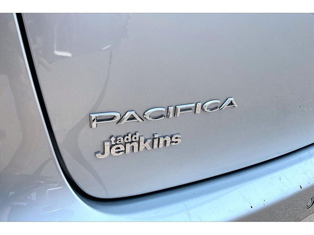 Used 2024 Chrysler Pacifica Touring-L FWD image 34