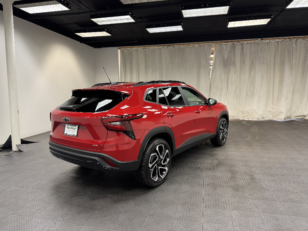 New 2026 Chevrolet Trax RS w/ Sunroof Package FWD image 5