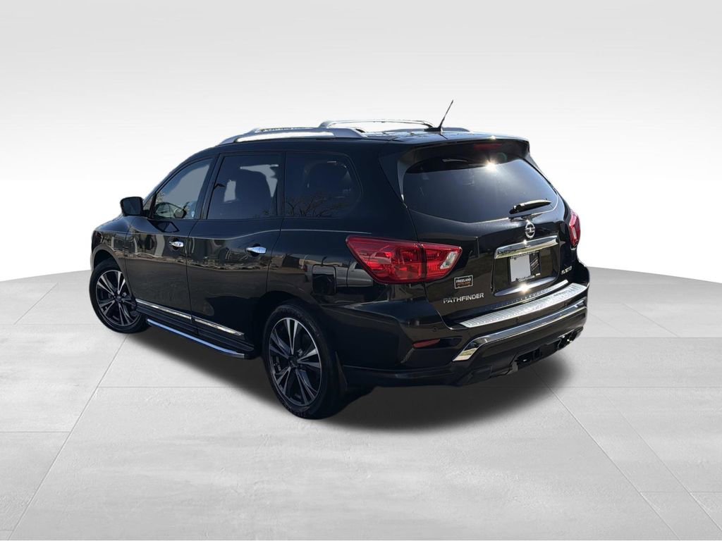 Used 2017 Nissan Pathfinder Platinum image 5