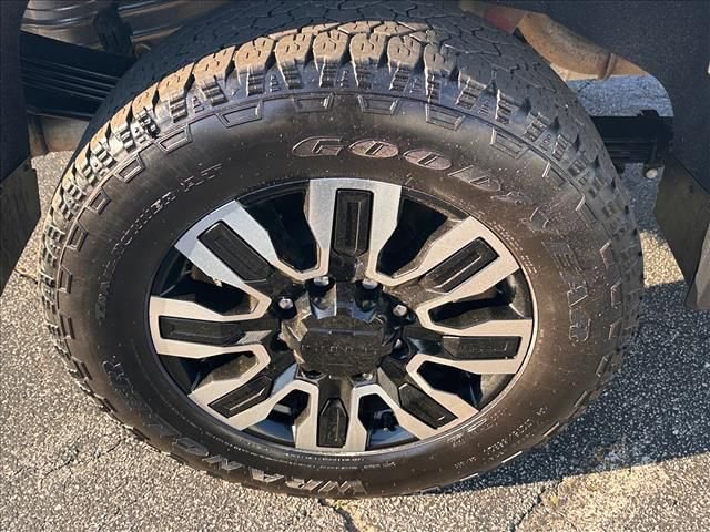 Certified 2025 GMC Sierra 2500 Denali Ultimate AWD/4WD image 29