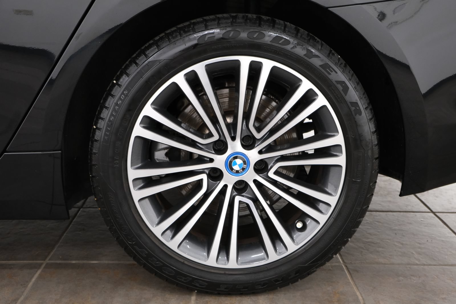 Used 2019 BMW 530e xDrive w/ Premium Package AWD/4WD image 39