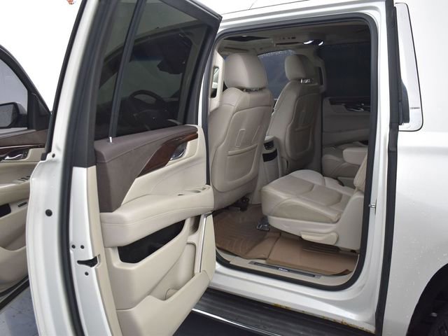 Used 2015 Cadillac Escalade ESV Luxury image 33