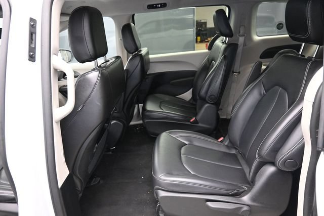 Used 2023 Chrysler Pacifica Touring-L FWD image 30