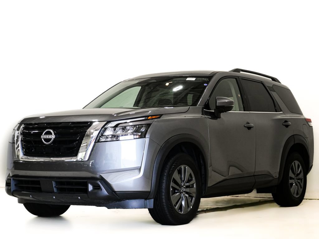Used 2025 Nissan Pathfinder SV FWD image 3
