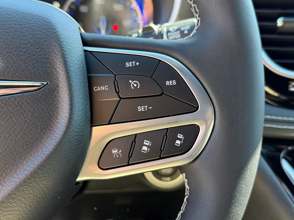 New 2026 Chrysler Pacifica Select FWD image 17