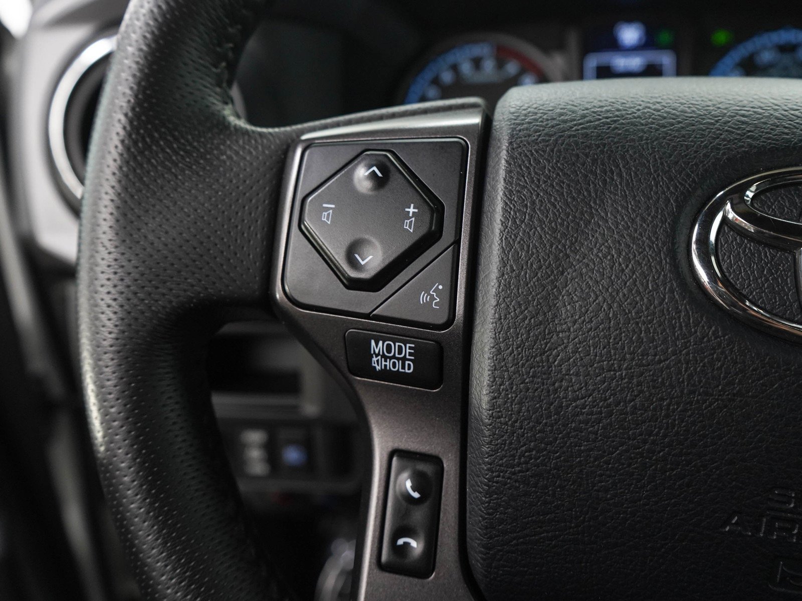 Used 2019 Toyota Tacoma TRD Off-Road AWD/4WD image 25