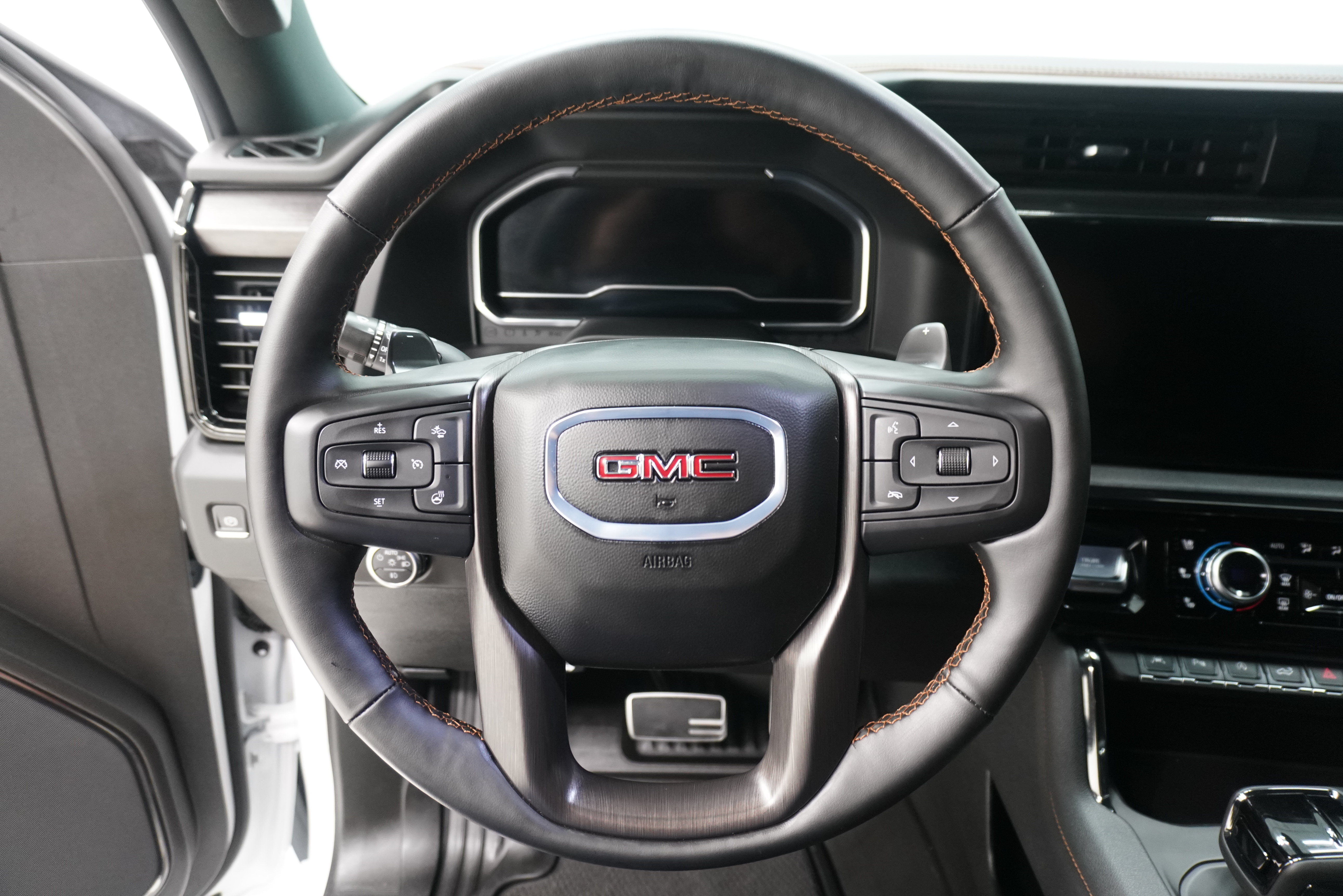 Used 2024 GMC Sierra 1500 AT4 w/ Technology Package AWD/4WD image 24