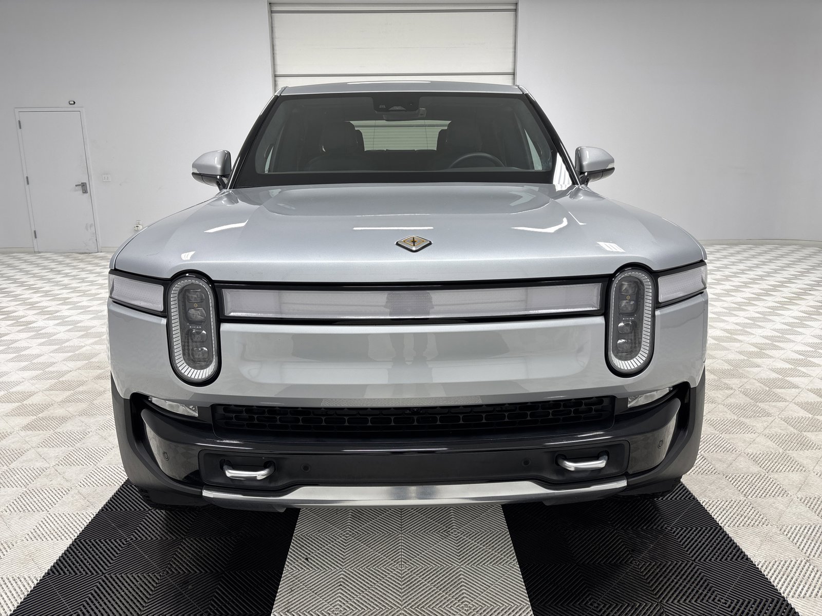 Used 2023 Rivian R1T Adventure image 8